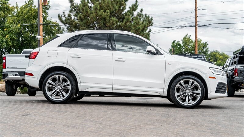 Vehicle image 4 of 44