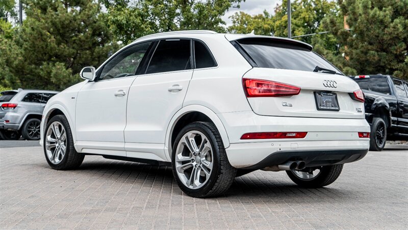 Vehicle image 7 of 44