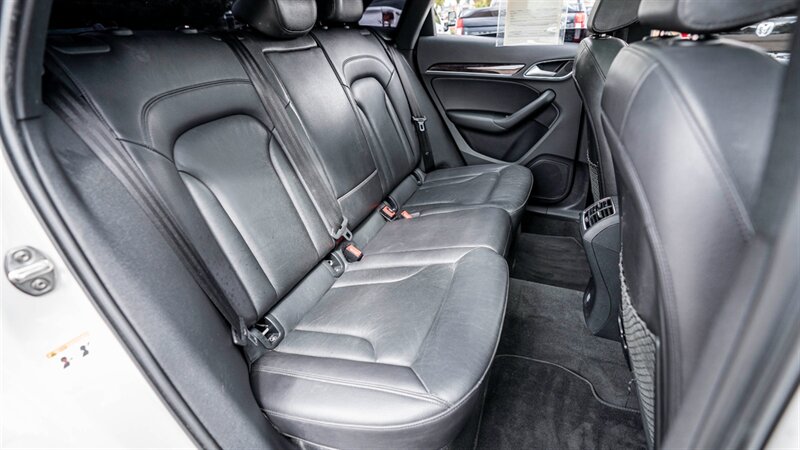 Vehicle image 42 of 44