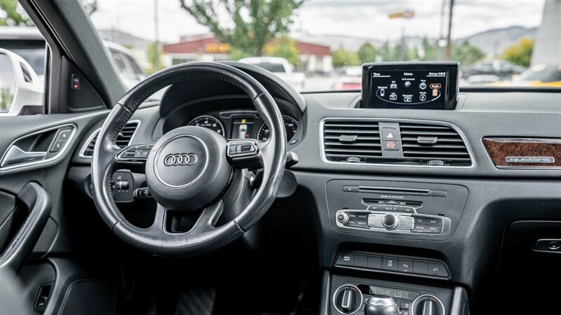 Vehicle image 21 of 44