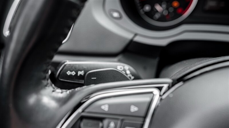 Vehicle image 29 of 44