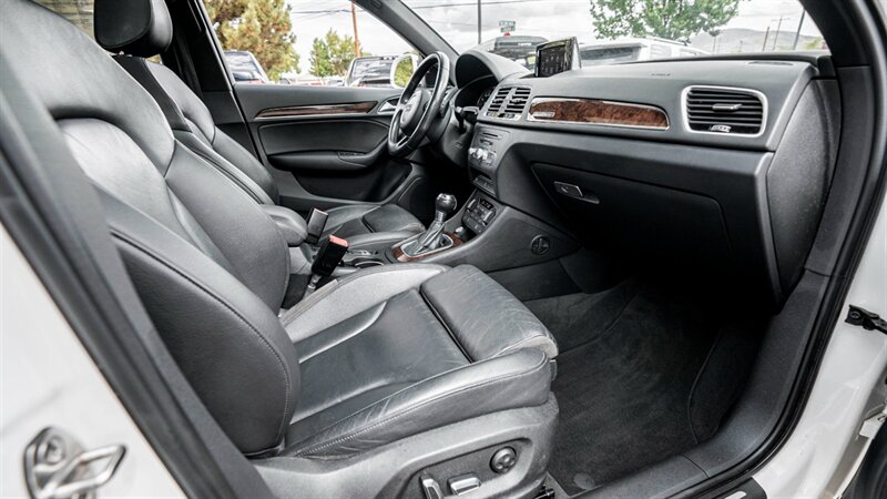 Vehicle image 22 of 44