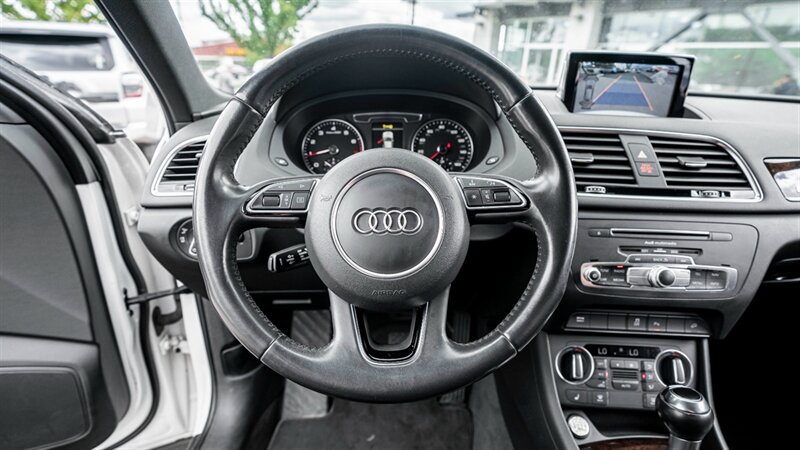 Vehicle image 27 of 44