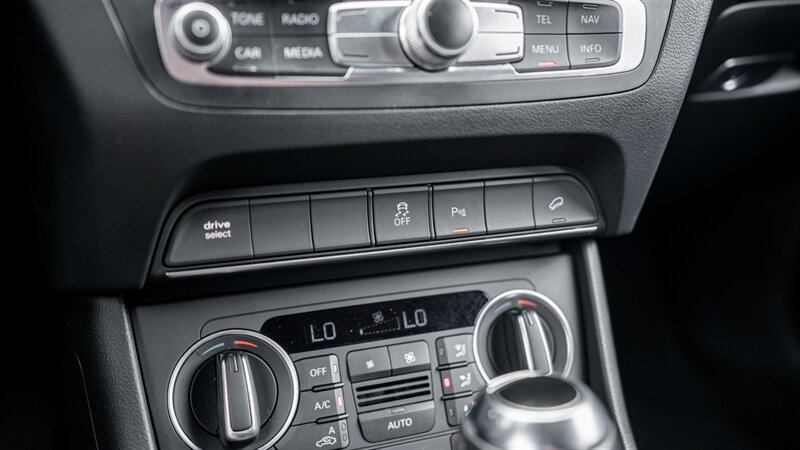 Vehicle image 36 of 44