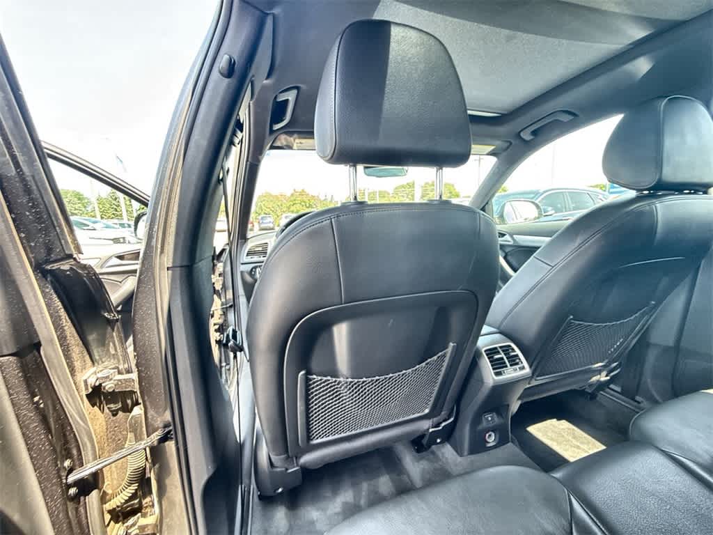 Vehicle image 17 of 36