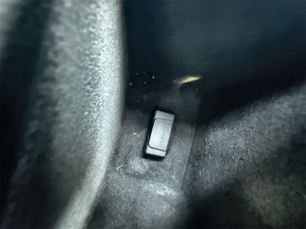 Vehicle image 27 of 36