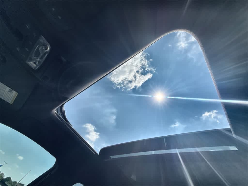 Vehicle image 34 of 36