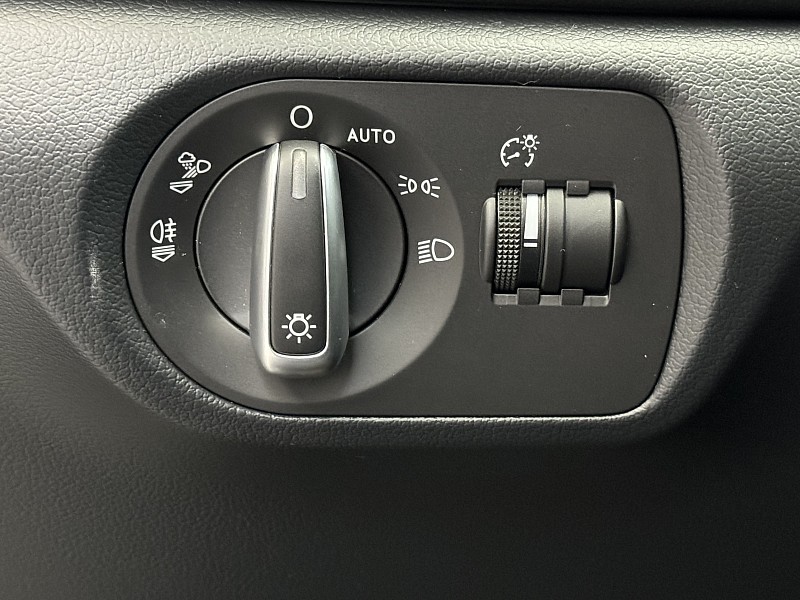 Vehicle image 40 of 43