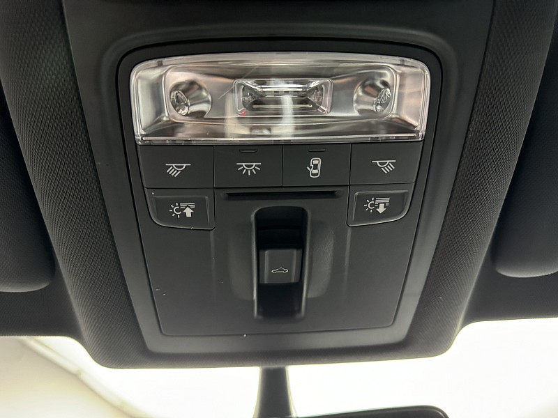 Vehicle image 37 of 43