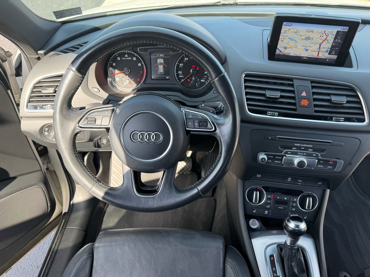 Vehicle image 10 of 12
