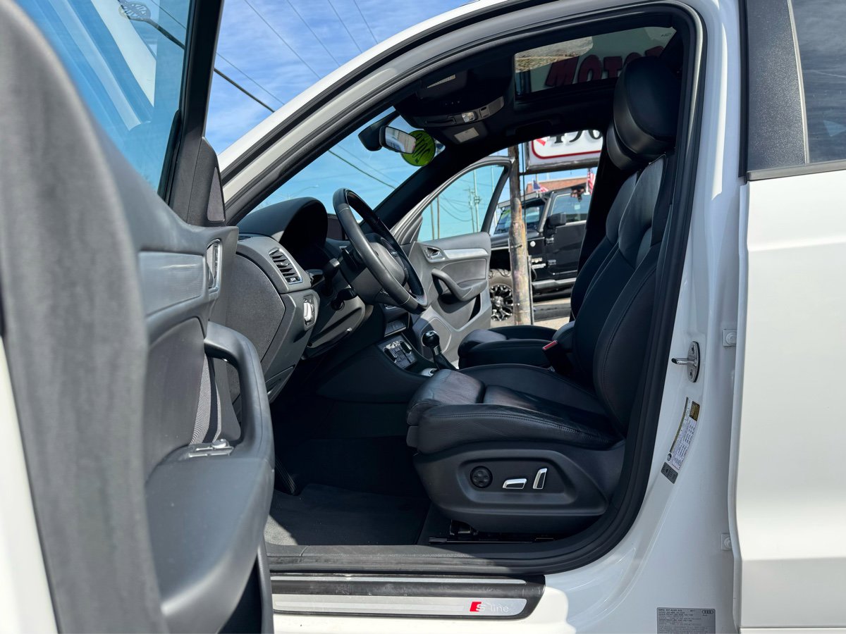 Vehicle image 7 of 12
