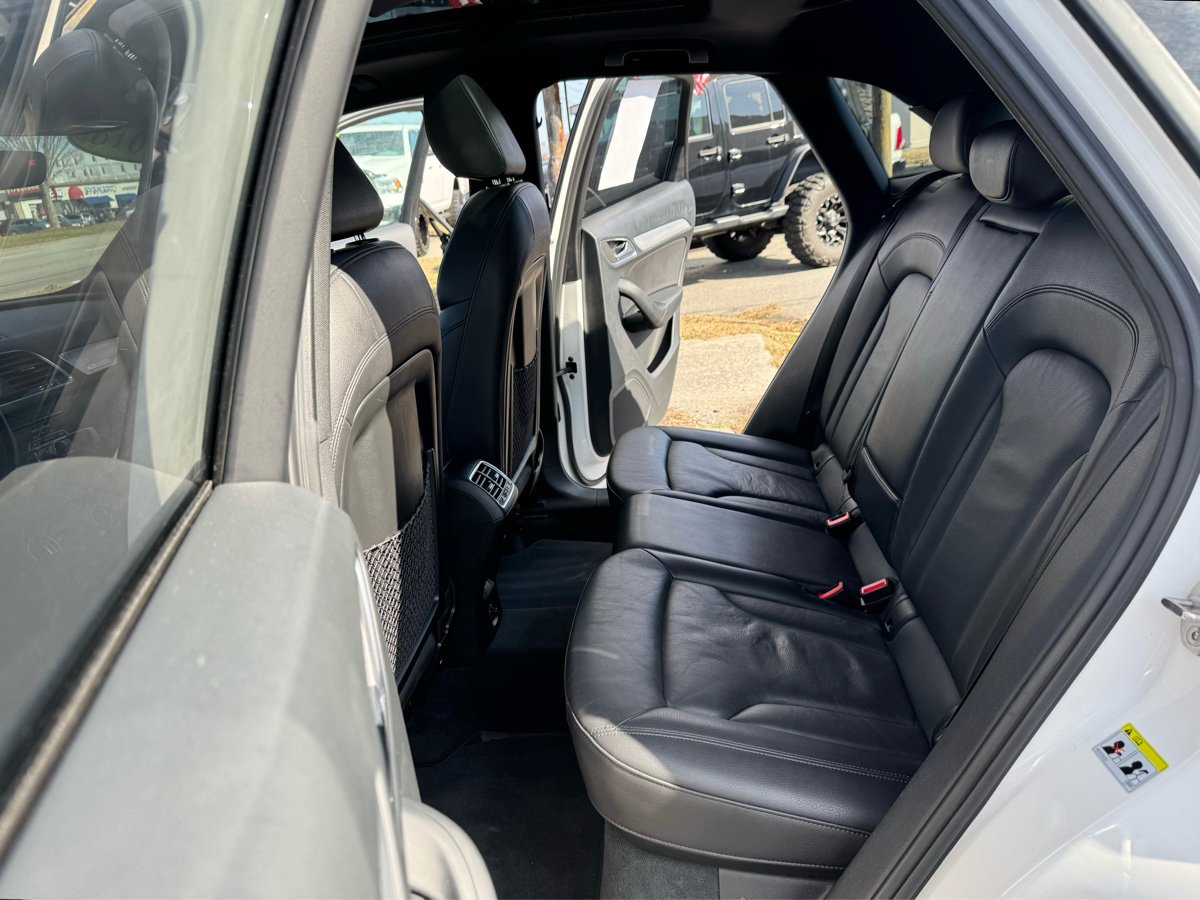 Vehicle image 9 of 12