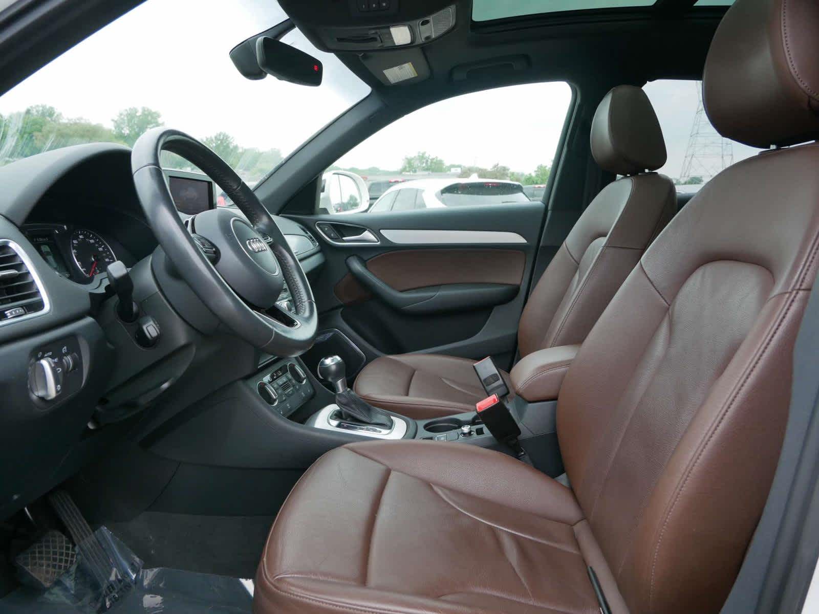 Vehicle image 10 of 30