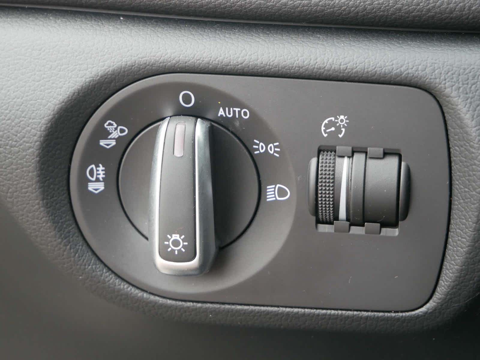 Vehicle image 17 of 30
