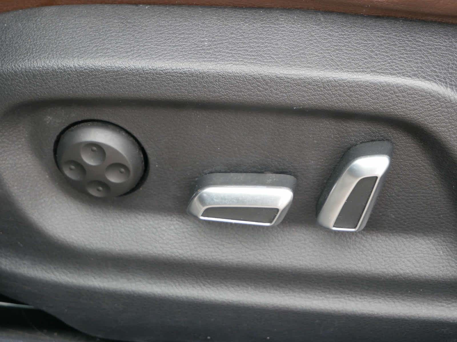 Vehicle image 16 of 30