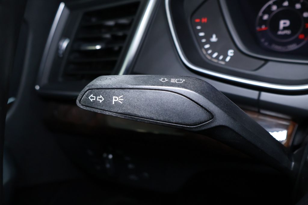 Vehicle image 37 of 48