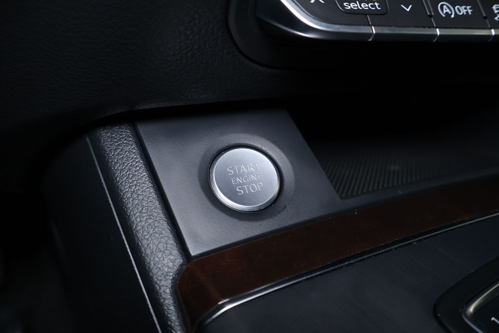 Vehicle image 43 of 48