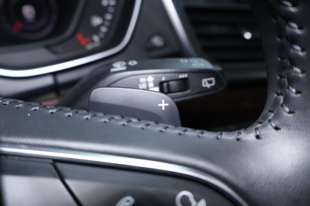 Vehicle image 28 of 48