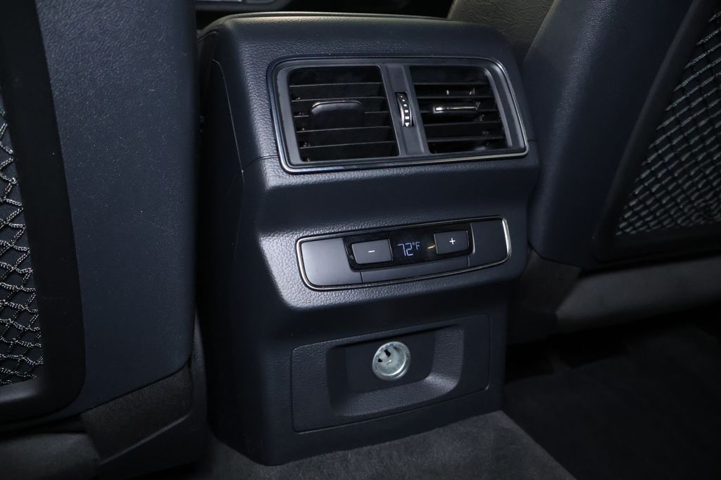 Vehicle image 33 of 48