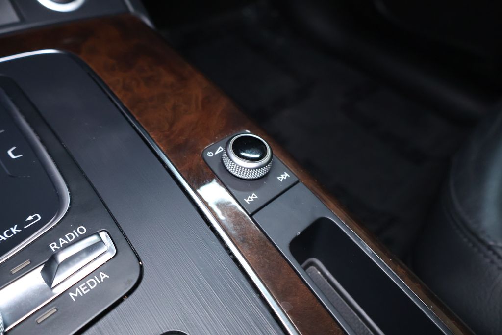 Vehicle image 25 of 48