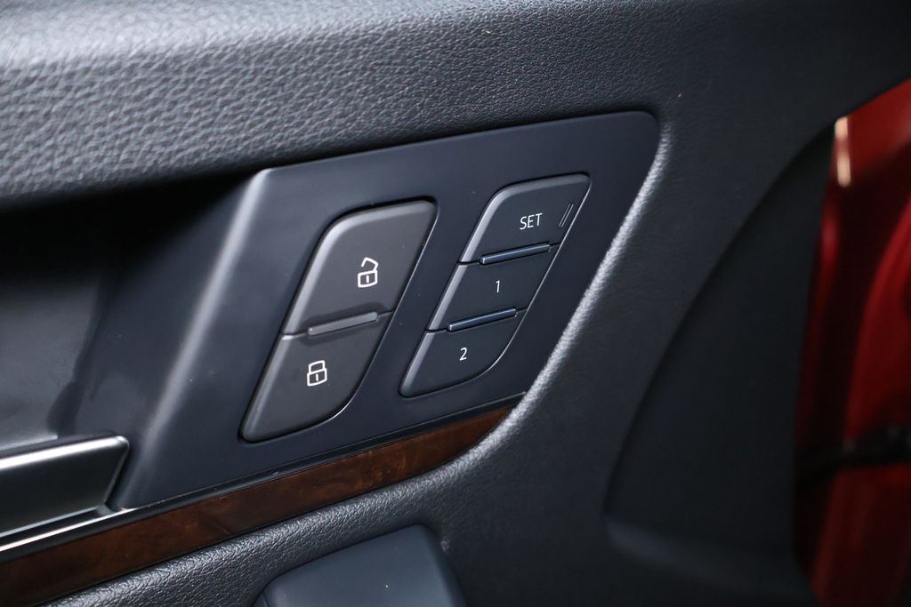 Vehicle image 31 of 48