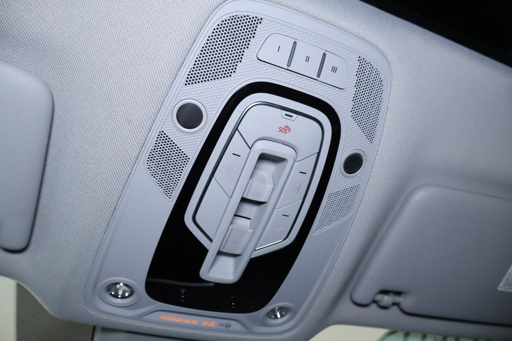 Vehicle image 34 of 48