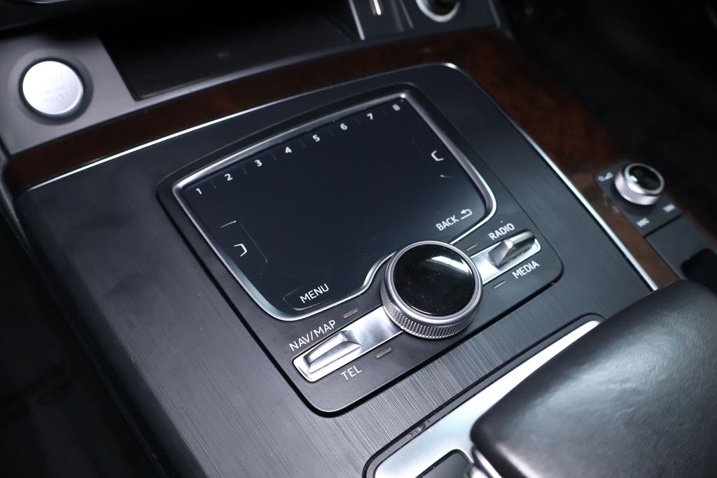 Vehicle image 26 of 48
