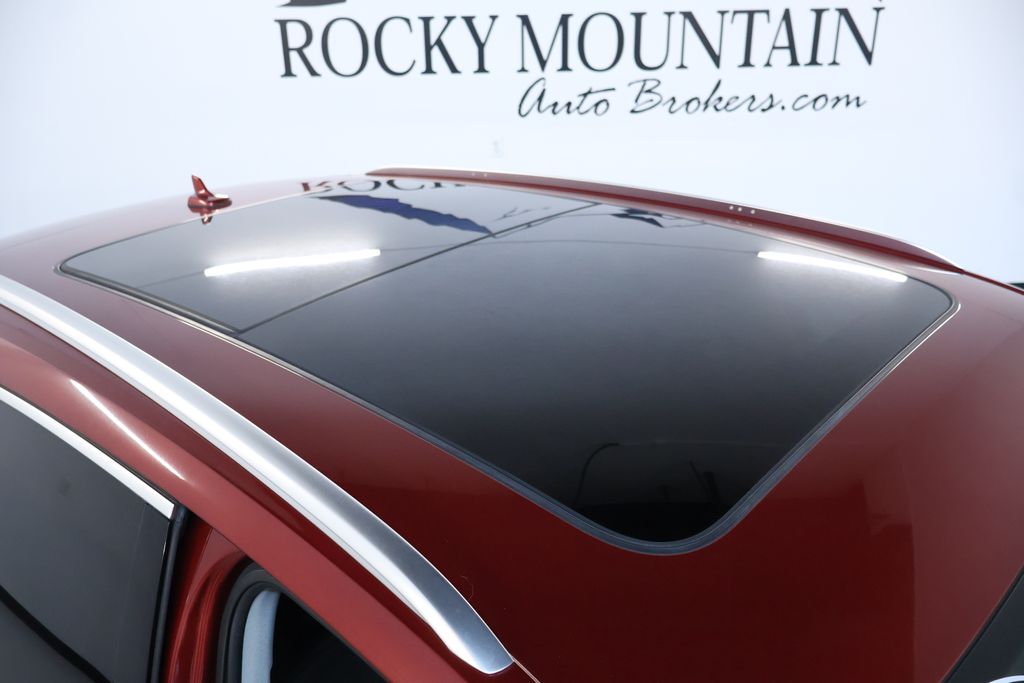 Vehicle image 41 of 48