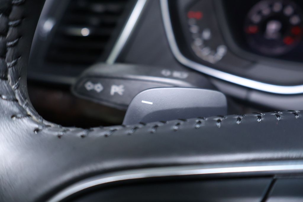 Vehicle image 29 of 48