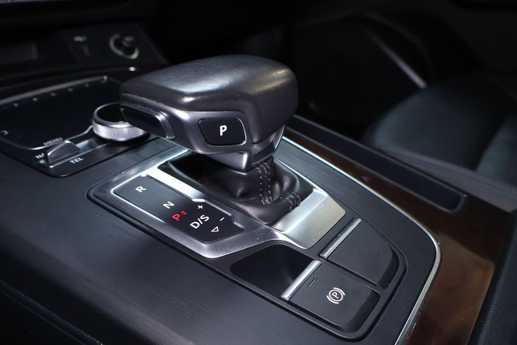 Vehicle image 27 of 48
