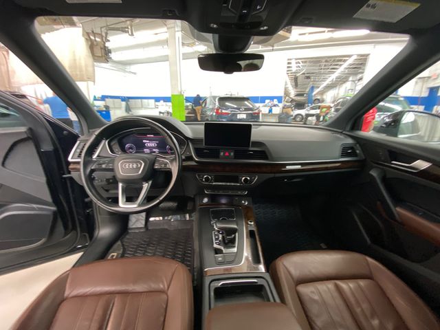 Vehicle image 23 of 24