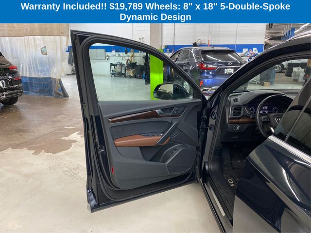 Vehicle image 21 of 24