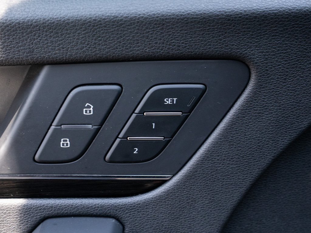 Vehicle image 24 of 39
