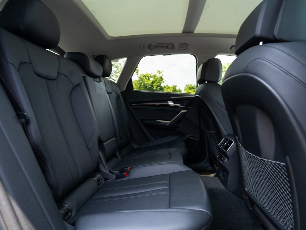 Vehicle image 10 of 39
