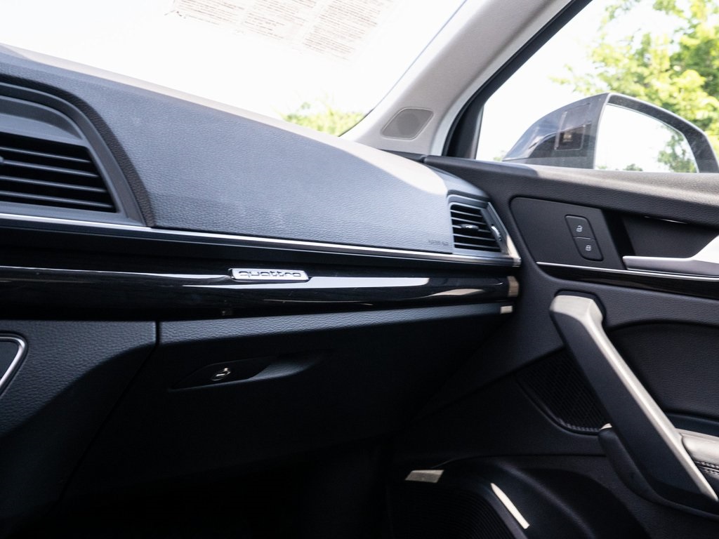 Vehicle image 15 of 39