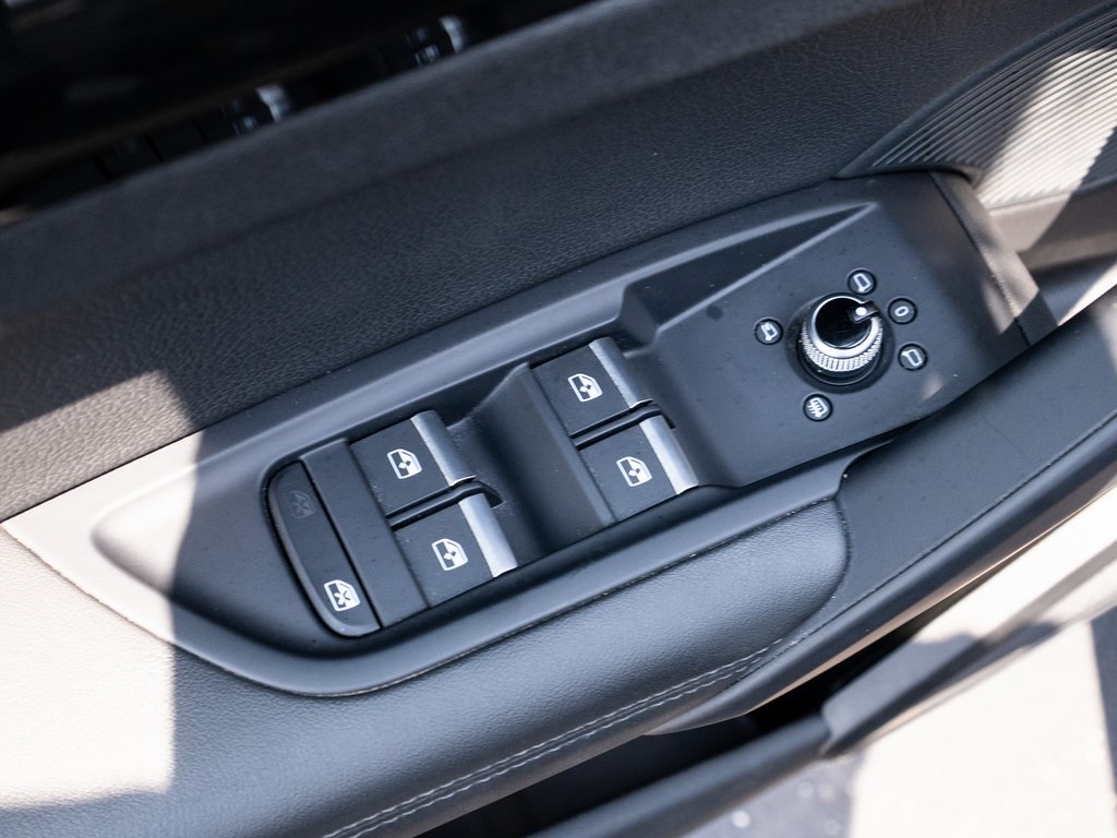 Vehicle image 31 of 39