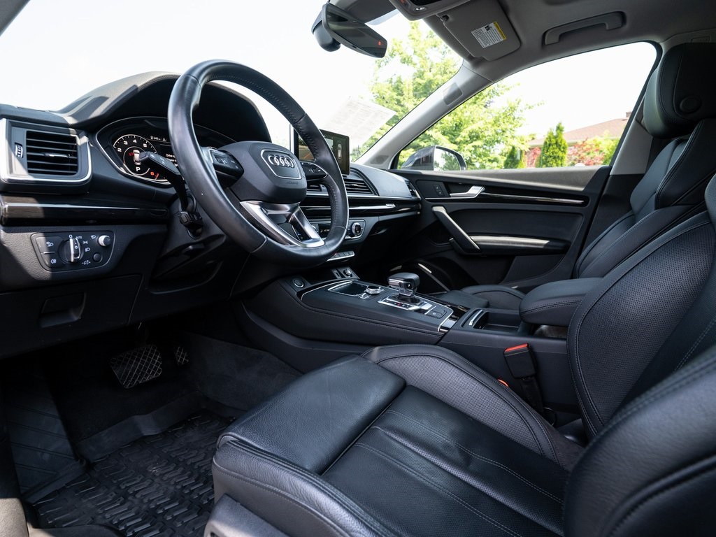 Vehicle image 33 of 39