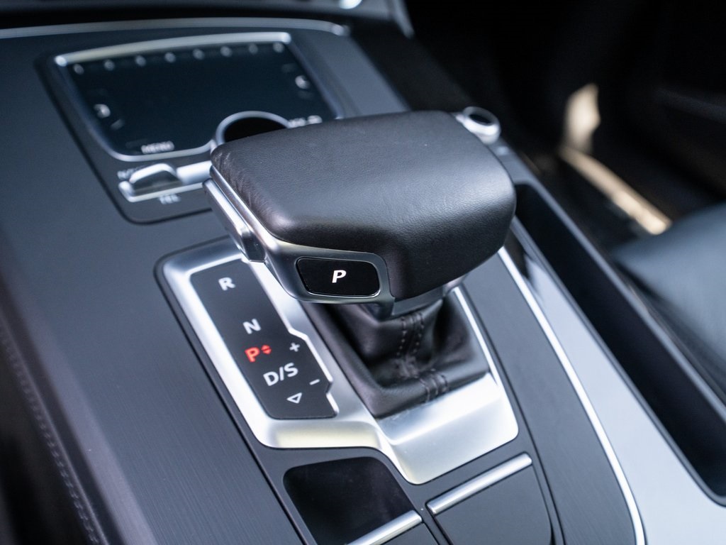 Vehicle image 22 of 39