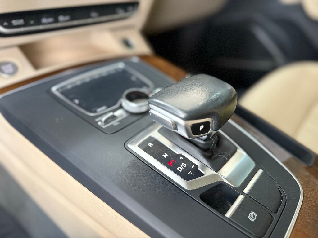 Vehicle image 31 of 56