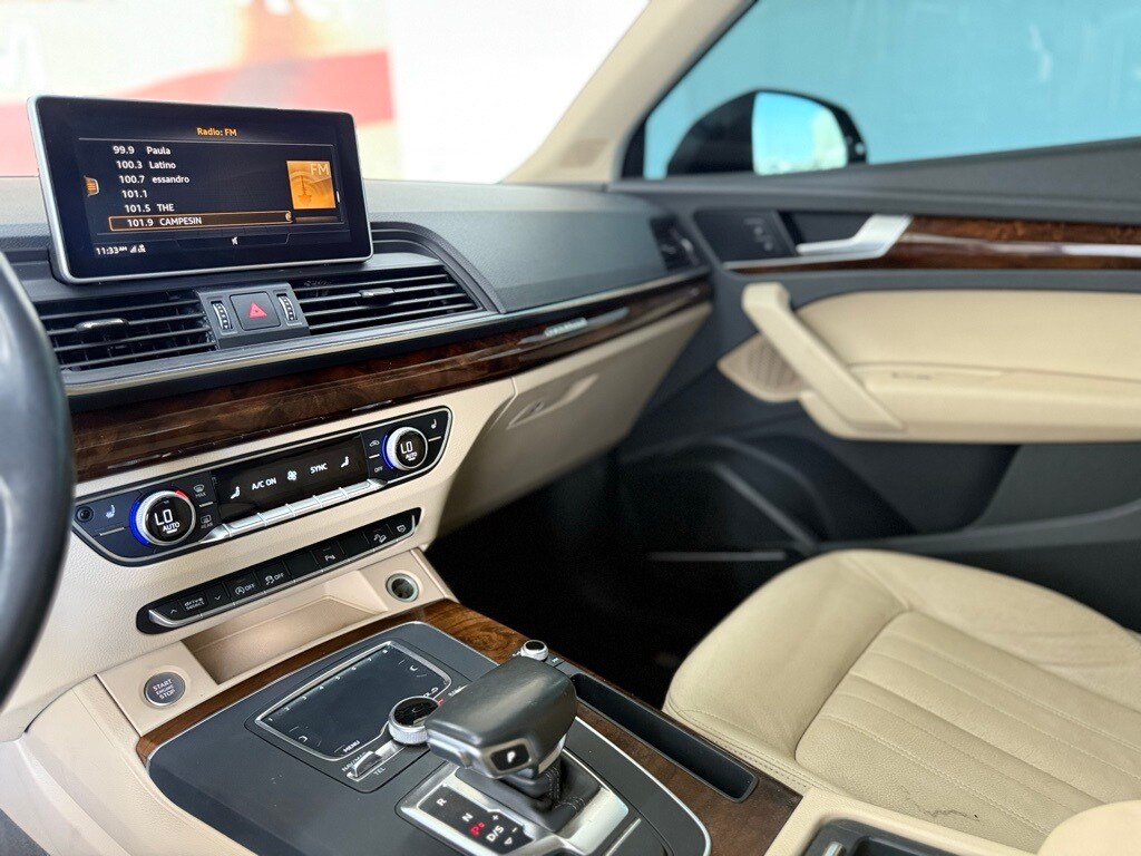 Vehicle image 32 of 56