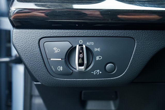 Vehicle image 18 of 28