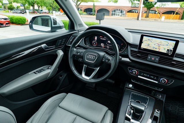 Vehicle image 11 of 28