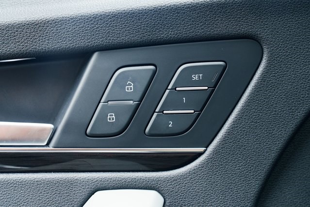 Vehicle image 19 of 28
