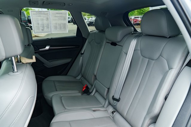 Vehicle image 23 of 28