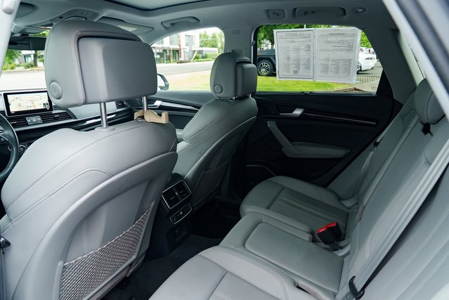Vehicle image 24 of 28