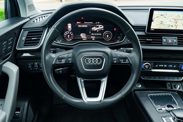 Vehicle image 12 of 28