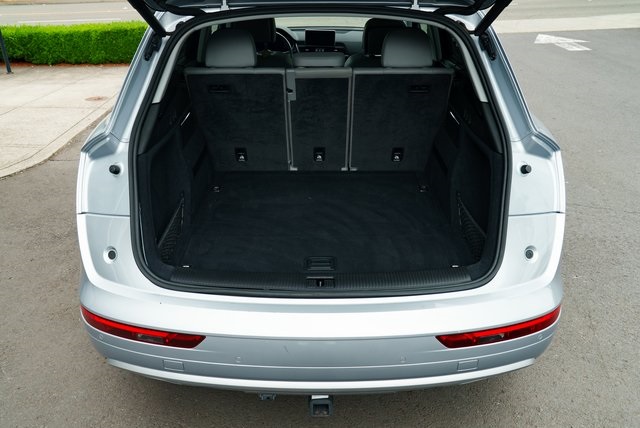 Vehicle image 8 of 28