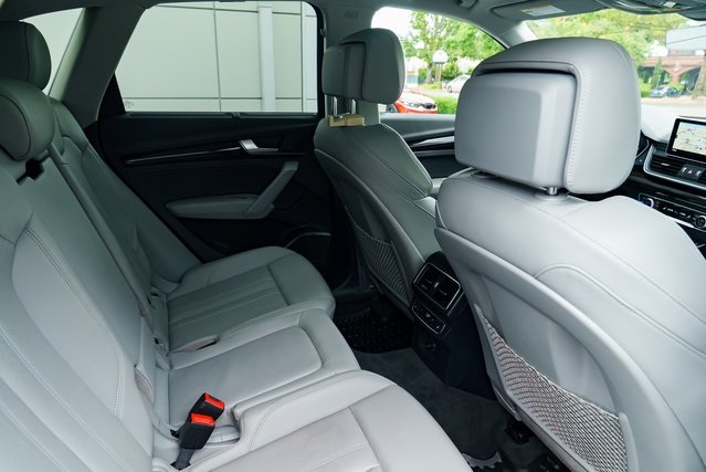 Vehicle image 26 of 28