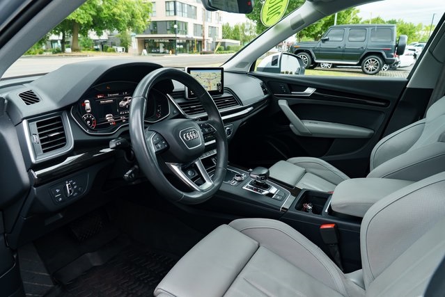 Vehicle image 22 of 28