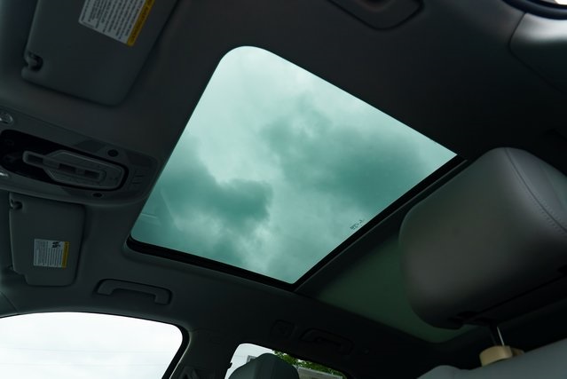 Vehicle image 20 of 28